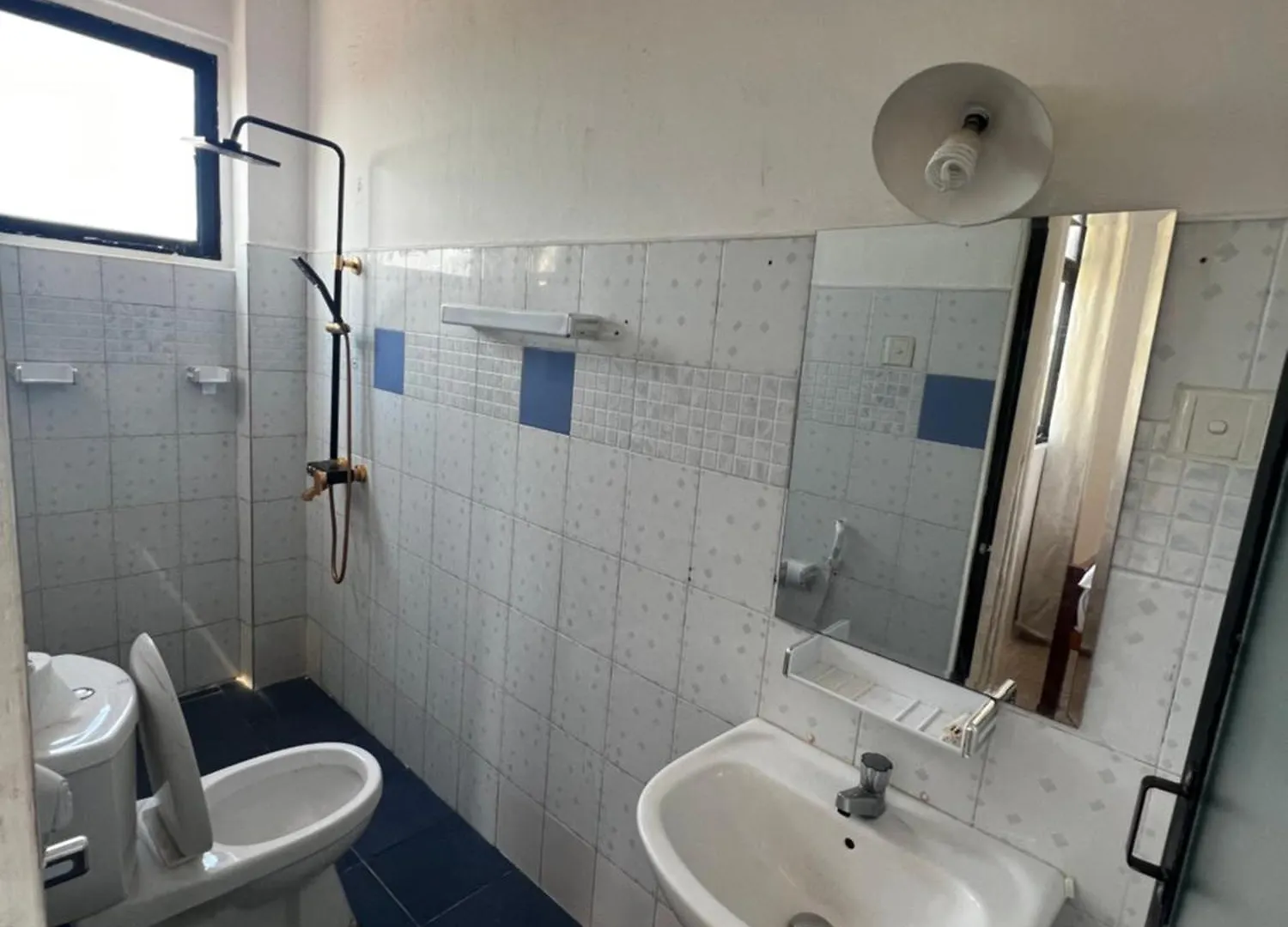 Ramlyn Guesthouse & Restaurant Negombo